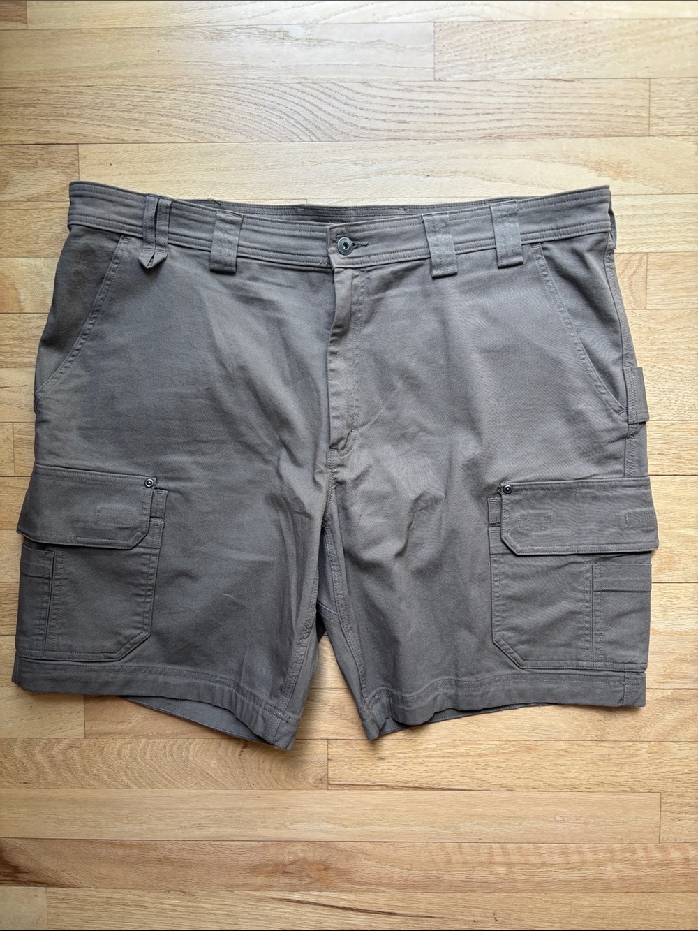 Duluth Flex Fire Hose Shorts Men’s Size 42 Relaxed Fit 9" Cargo Olive Green